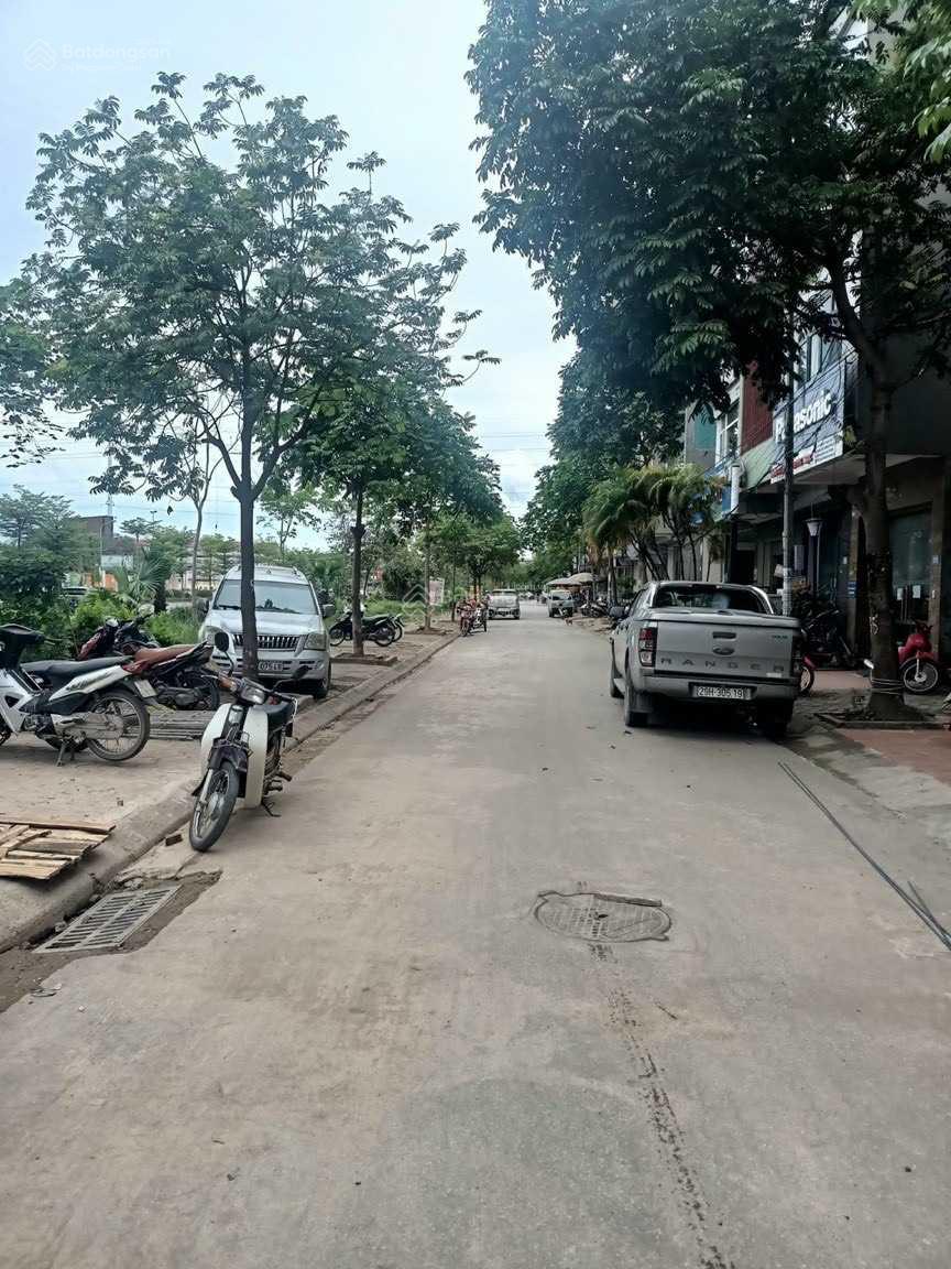 Bán gấp đất dịch vụ khu D Yên Nghĩa, gần công viên khu công nghiệp giá 10,5 tỷ