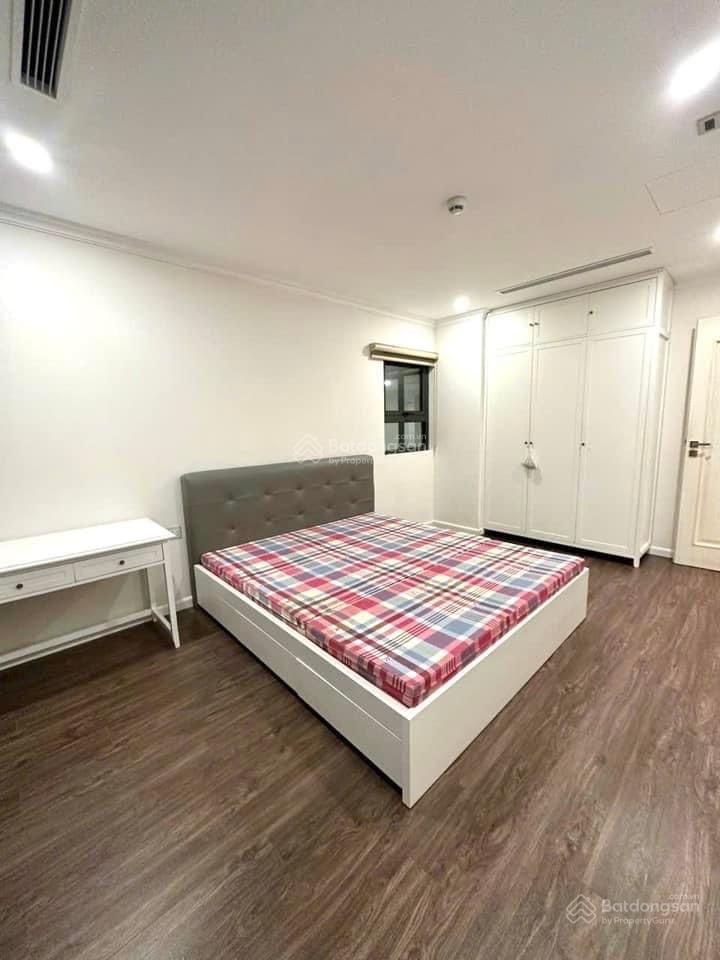 Cho thuê căn hộ Phố Đội Cấn, Ba Đình, 170m2, 4PN, full nội thất, 23 tr/th. LH 0981 545 ***