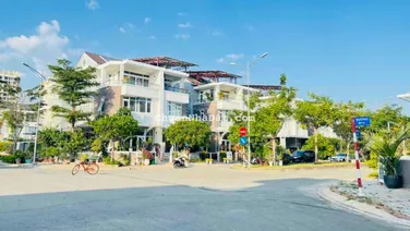 Chính chủ bán biệt thự góc đường lớn 20m, view sông Jamona Q. 7, DT 15 x 18m - 10 x 18m giá 23 tỷ
