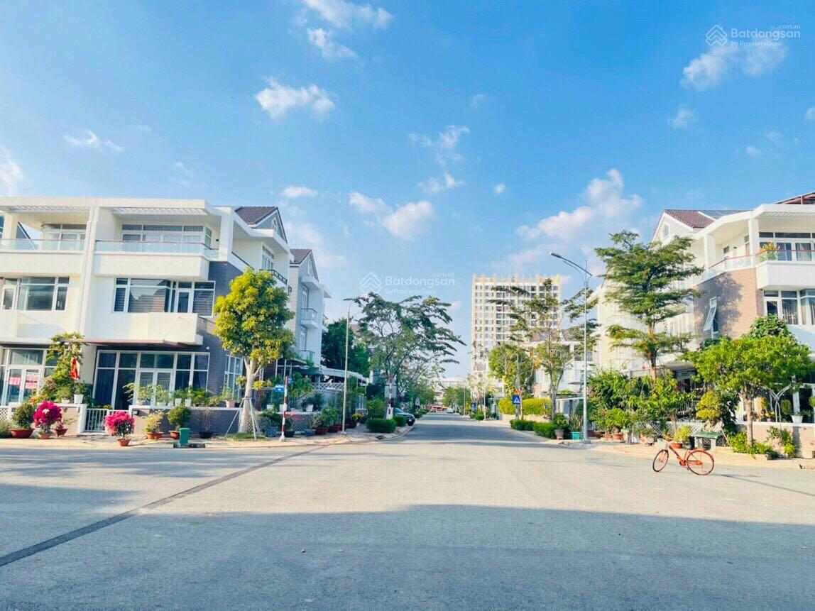 Chính chủ bán biệt thự góc đường lớn 20m, view sông Jamona Q. 7, DT 15 x 18m - 10 x 18m giá 23 tỷ