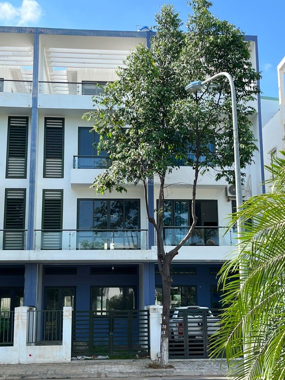 Chính chủ gửi bán căn nhà phố 5x20 view công viên ven sông đường QH 20m giá chỉ 8.3tỷ Lh 0938 051 ***