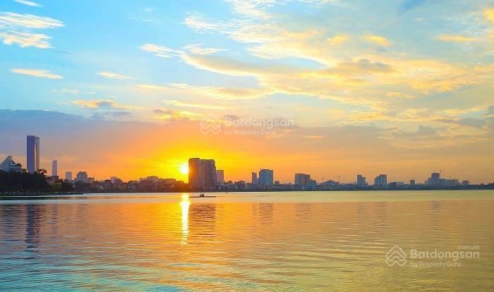 Cần bán nhà mặt phố Lạc Long Quân, Quận Tây Hồ. DT Sổ 210m2 x MT 11m, Vị trí đoạn đẹp sầm uất