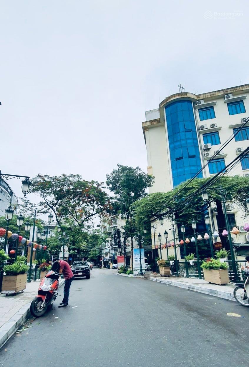 Bán gấp nhà mặt phố Ngũ Xã - vị trí đẹp, trong đảo hồ Trúc Bạch - 85m2 x nhà C4 phù hợp xây KS, VP