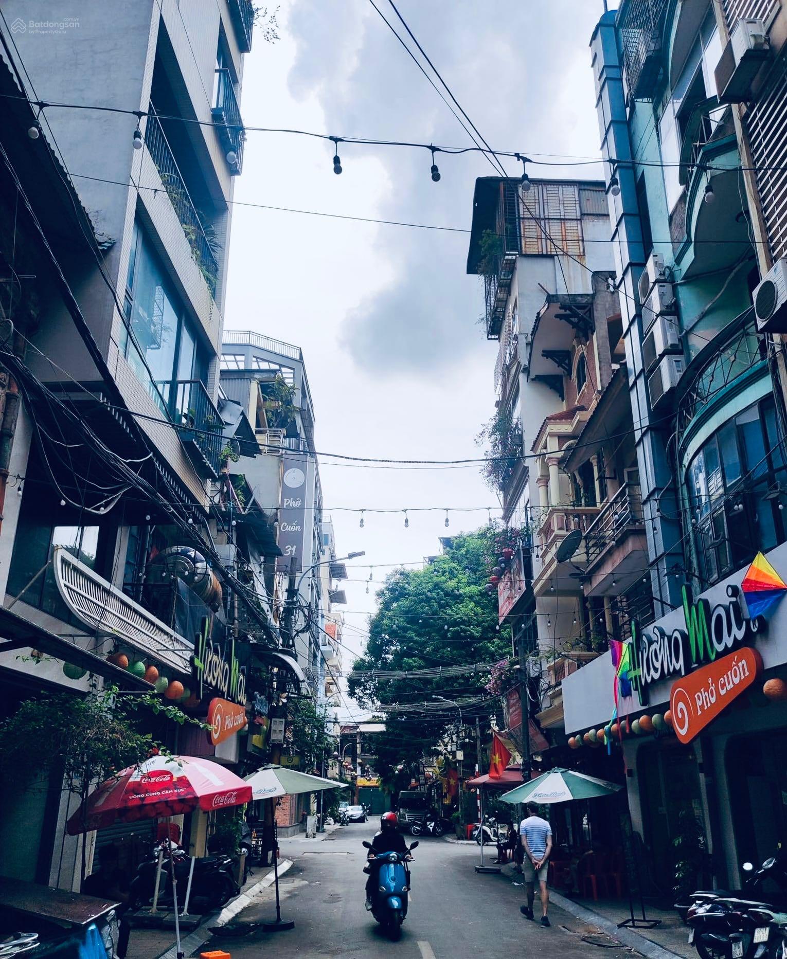 Bán gấp nhà mặt phố Ngũ Xã - vị trí đẹp, trong đảo hồ Trúc Bạch - 85m2 x nhà C4 phù hợp xây KS, VP