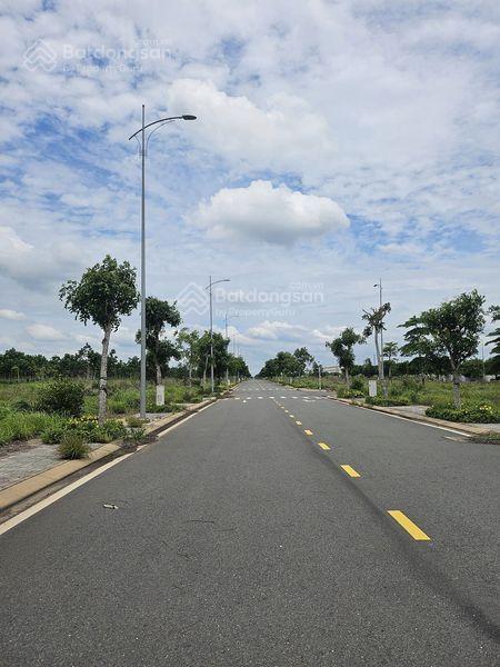 Bán gấp lô đất đối diện trường mầm non quốc tế, sổ sẵn, giá chỉ 1,8 tỷ (Ngân hàng hỗ trợ vay 70%)