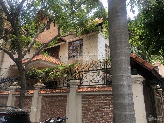 Biệt thự sân vườn Yên Thế - Cửu Long, P2, TB. DT 12*12,5m lửng 3 lầu ST. Giá 17,5 tỷ Biệt thự sân vườn Yên Thế - Cửu Long, P2, TB. DT 12*12,5m lửng 3 lầu ST. Giá 17,5 tỷ