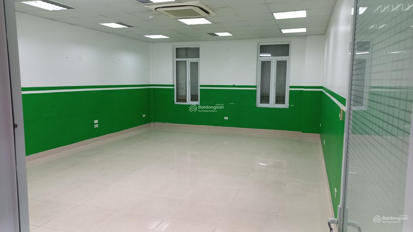Cho thuê nhà mặt đường Trần Nguyên Hãn vỉa hè siêu rộng, mặt tiền 7.1m, DT 120m2, nhà 4 tầng đẹp