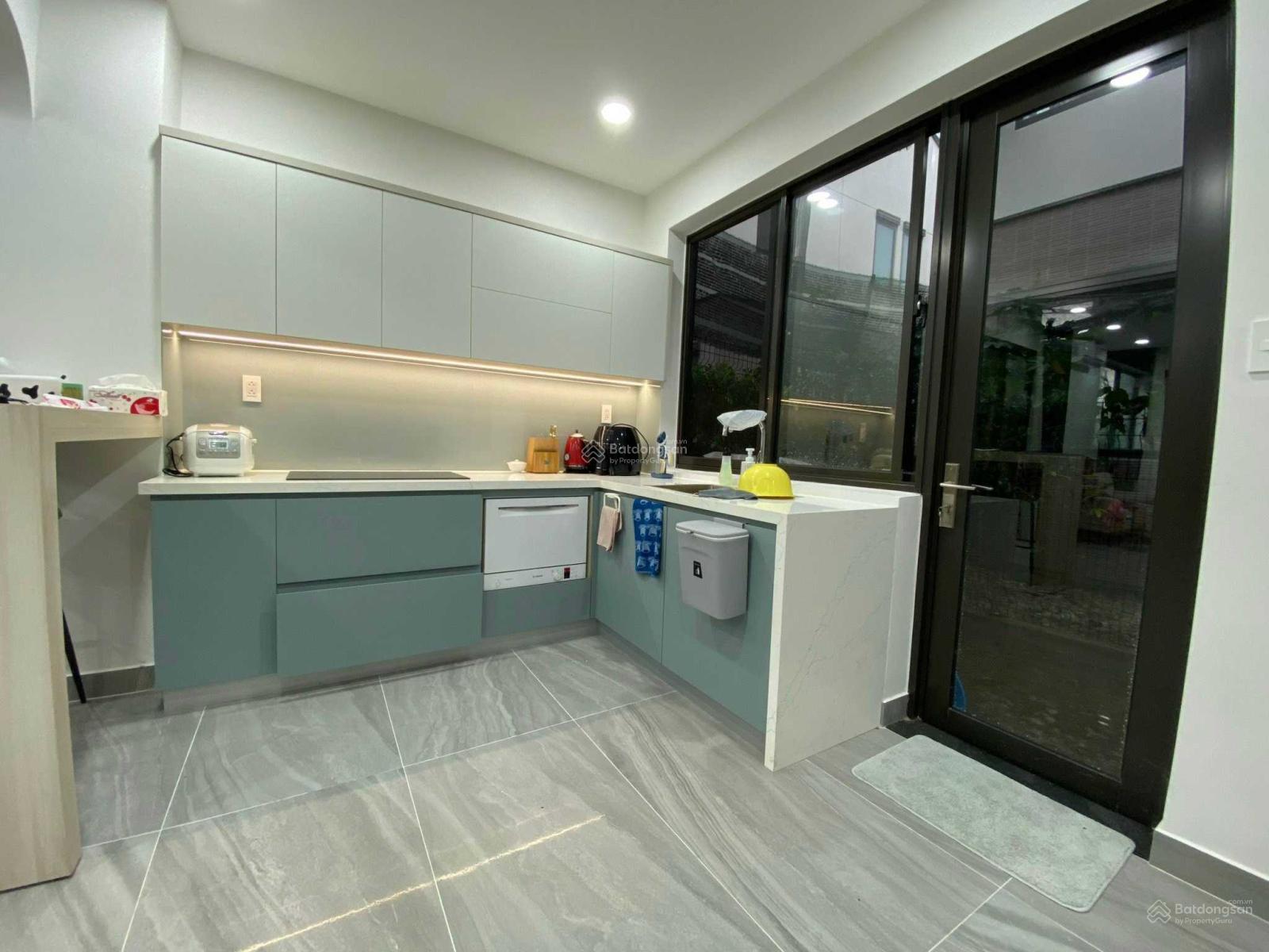 Cần tiền bán gấp nhà phố vườn full nội thất cao cấp.Giá tốt nhất thị trường 4.5 tỷ , Lh: 0933 068 ***