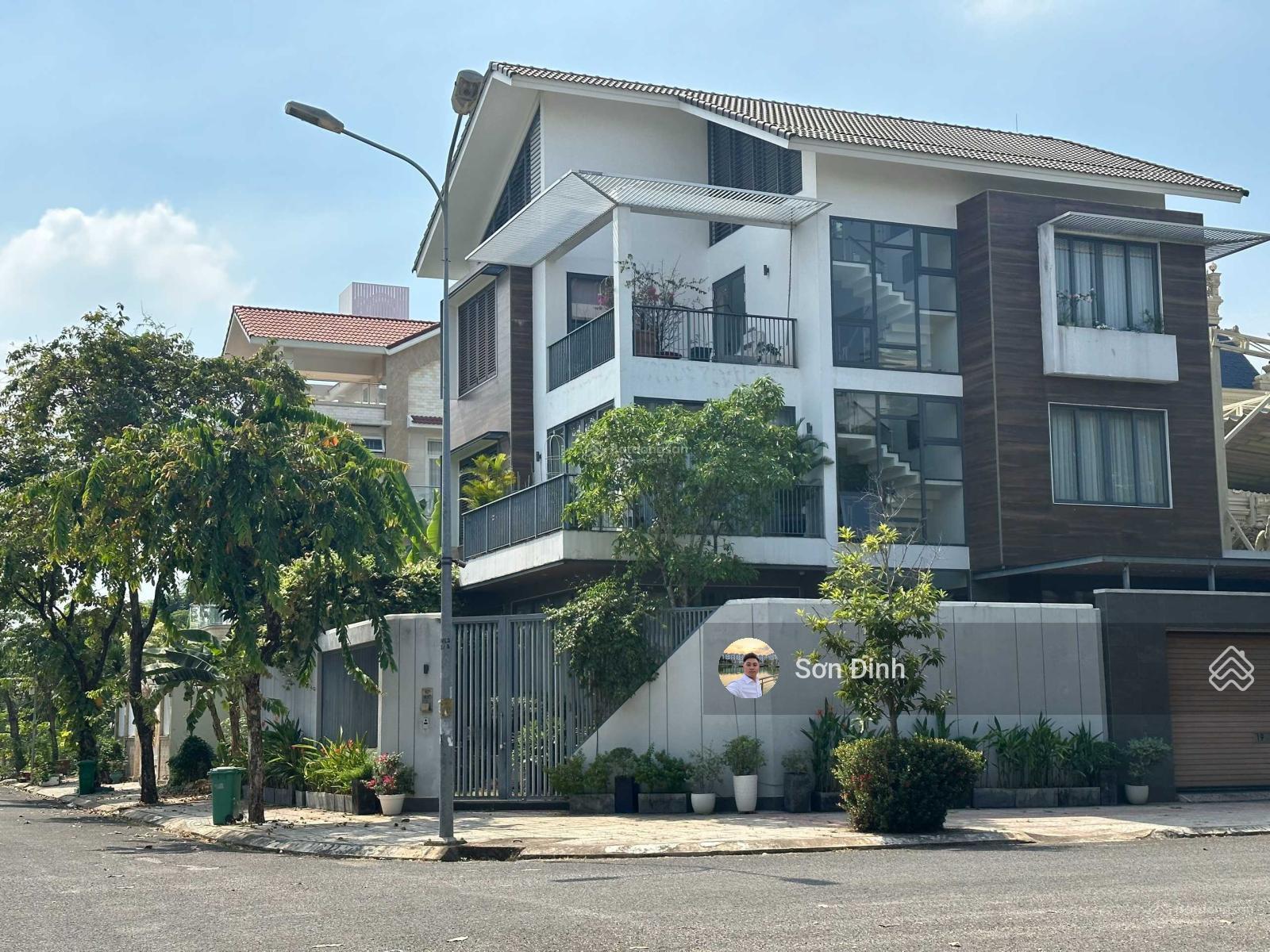 Bán 8 căn nhà phố - biệt thự KDC Sadeco Ven Sông Q.7 DT: 5x18m 7x18m giá 18 tỷ LH 0901 424 *** Mr.S