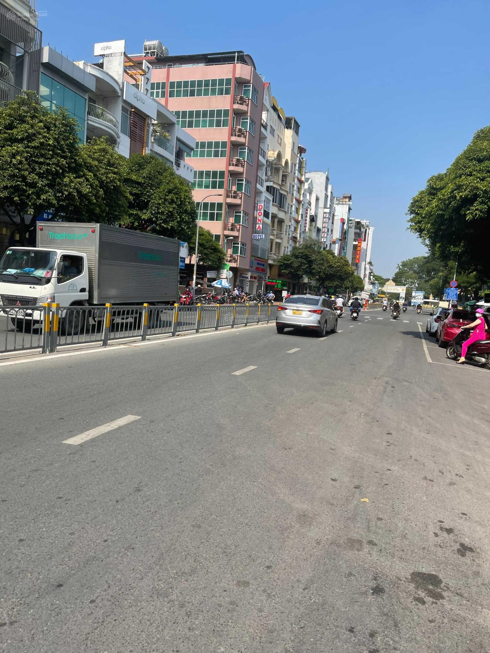 Bán tòa nhà Hai Bà Trưng-Phan Đình Phùng Quận Phú Nhuận. DT 8x16m, hầm 5 lầu, HĐT 250tr, giá 65 tỷ Bán tòa nhà Hai Bà Trưng-Phan Đình Phùng Quận Phú Nhuận. DT 8x16m, hầm 5 lầu, HĐT 250tr, giá 65 tỷ