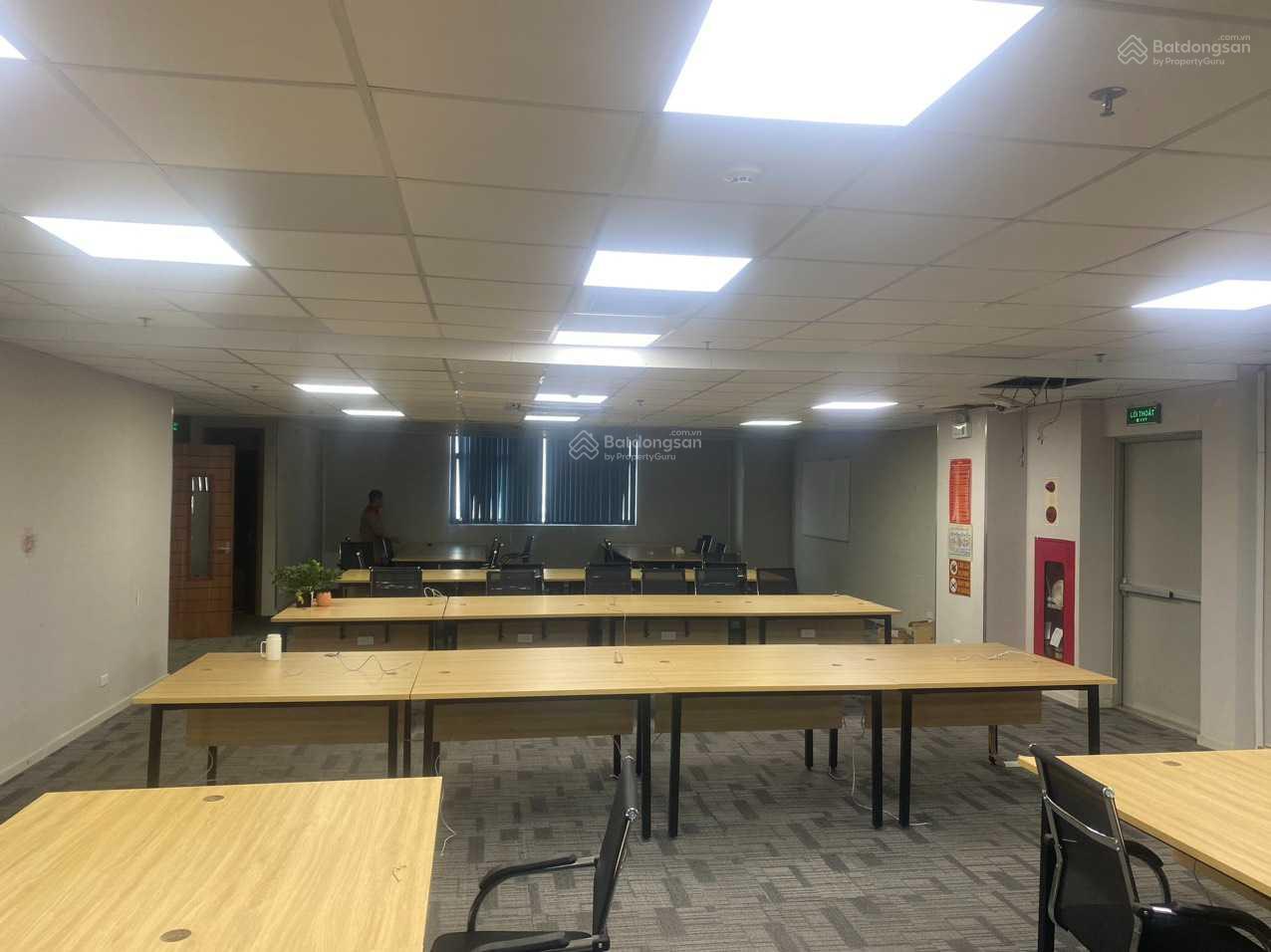 Cho thuê văn phòng đa dạng diện tích - Hiện đại - Giá: 180,000đ/m2. LH: Mr Quyết 0813 081 ***