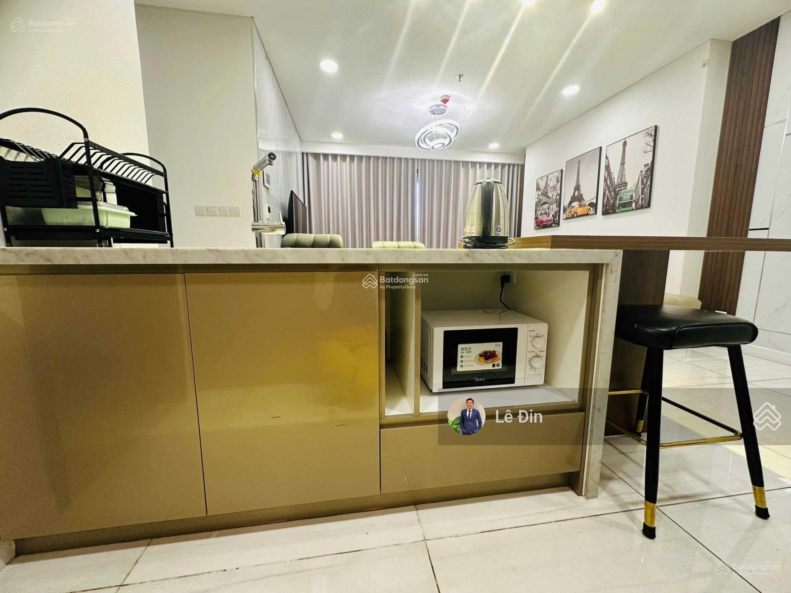 Khách kẹt tiền bán lỗ 2PN căn góc Kingdom 101 tầng đẹp view thoáng giá 5.5tỷ. LH: 0907 582 *** Mr Đin