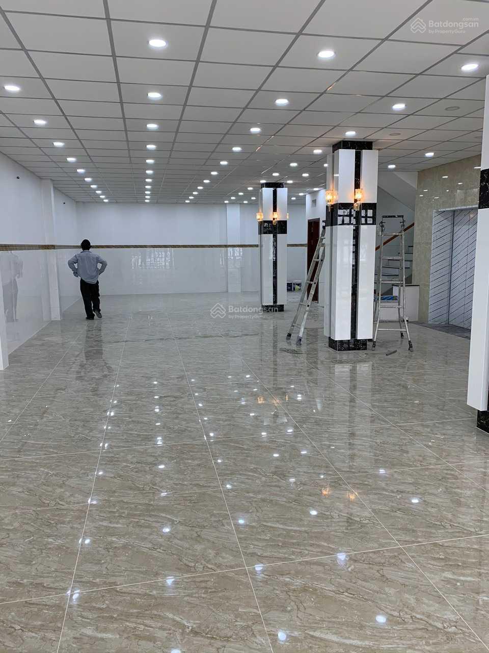 Bán building mặt tiền Trường Sơn, P.2, Tân Bình, DT: 10x35m, hầm 8T, HĐT: 500tr/th, giá chỉ 120tỷ