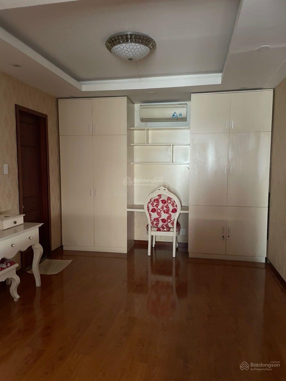 Căn hộ Giai Việt Góc 3PN. Sổ hồng, view hồ bơi hướng Đông mát mẻ. Vị trí trung tâm P5Q8. Tiện ích