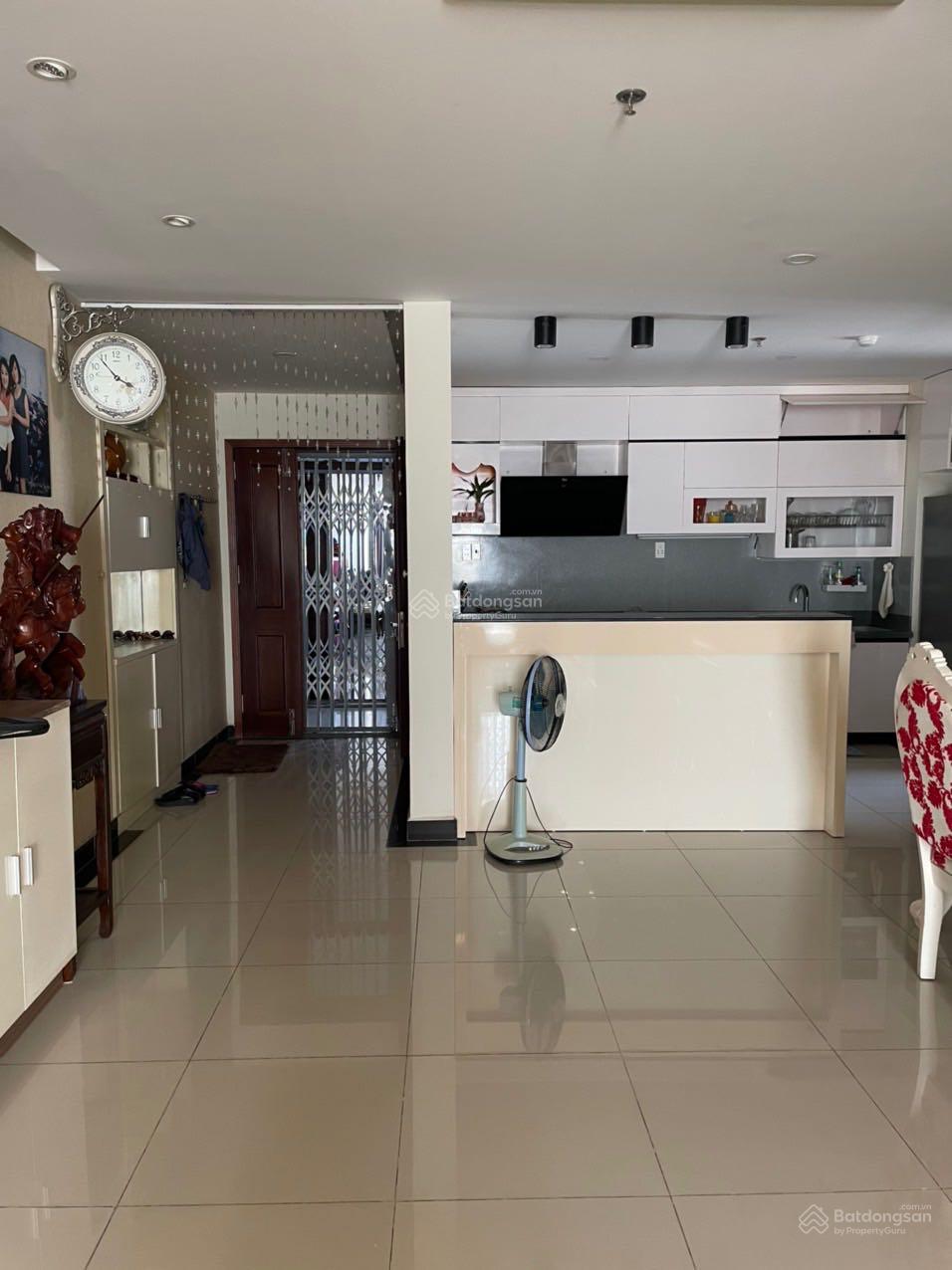 Căn hộ Giai Việt Góc 3PN. Sổ hồng, view hồ bơi hướng Đông mát mẻ. Vị trí trung tâm P5Q8. Tiện ích