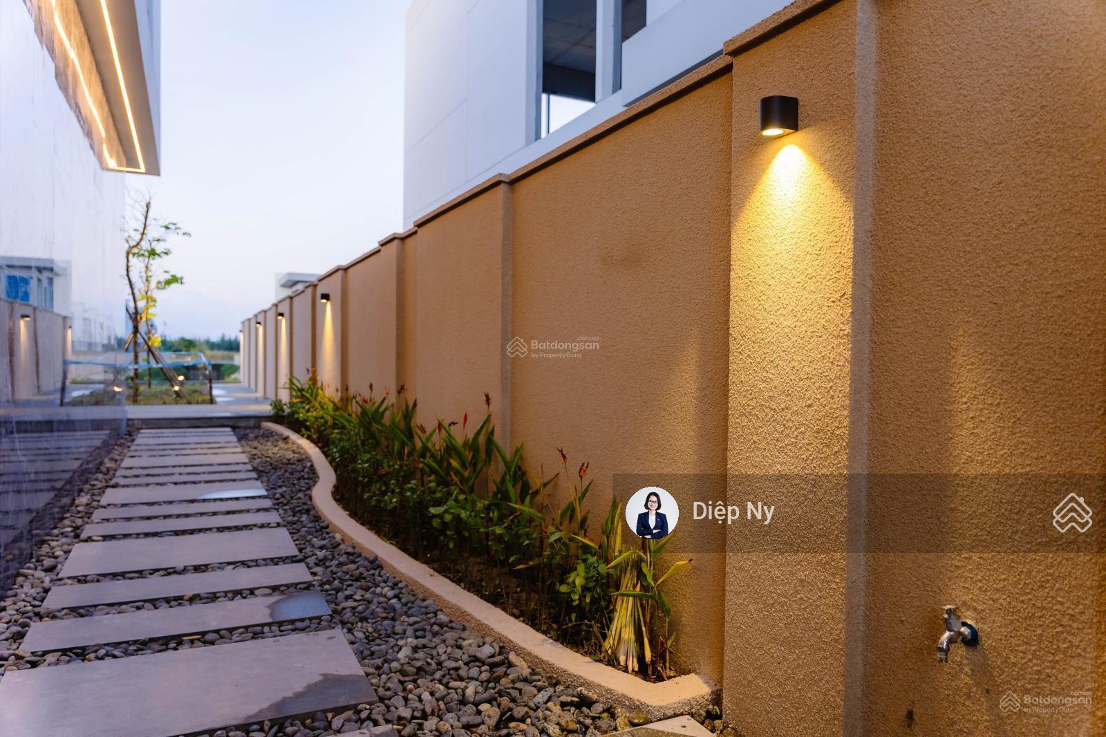 Bán biệt thự biển Đà Nẵng Hội An 3PN 360m2 gần sân golf 5*, gần biển - sổ đỏ lâu dài, giá tốt Bán biệt thự biển Đà Nẵng Hội An 3PN 360m2 gần sân golf 5*, gần biển - sổ đỏ lâu dài, giá tốt