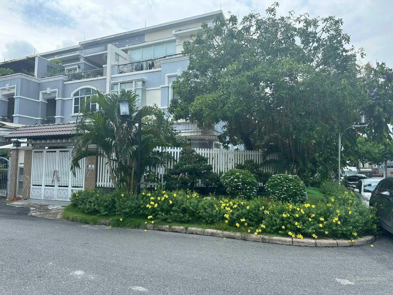 Bán biệt thự Mỹ Thái 3 PMH, Q7, DT 12x20m căn góc đường lớn giá 60 tỷ, LH 0938 775 *** Mr An