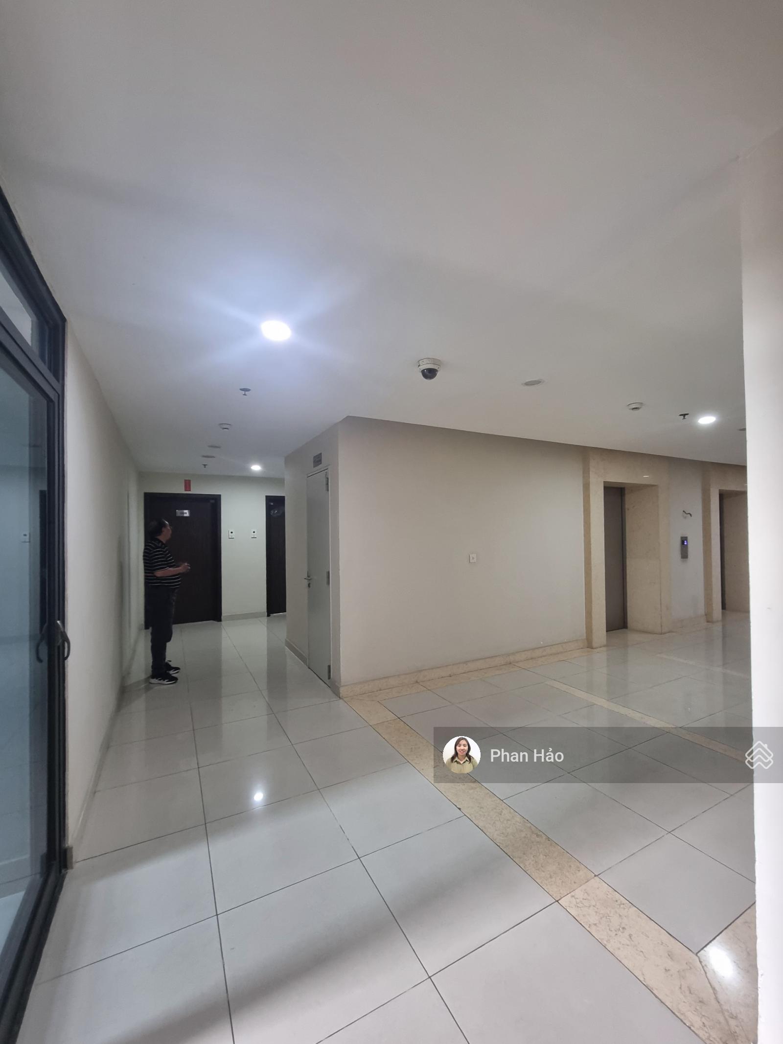 Bán căn hộ Discovery Complex 302 Cầu Giấy. 194m2 giá 78tr/m2. Gồm PN, 3VS, slot ô tô. NT cơ bản