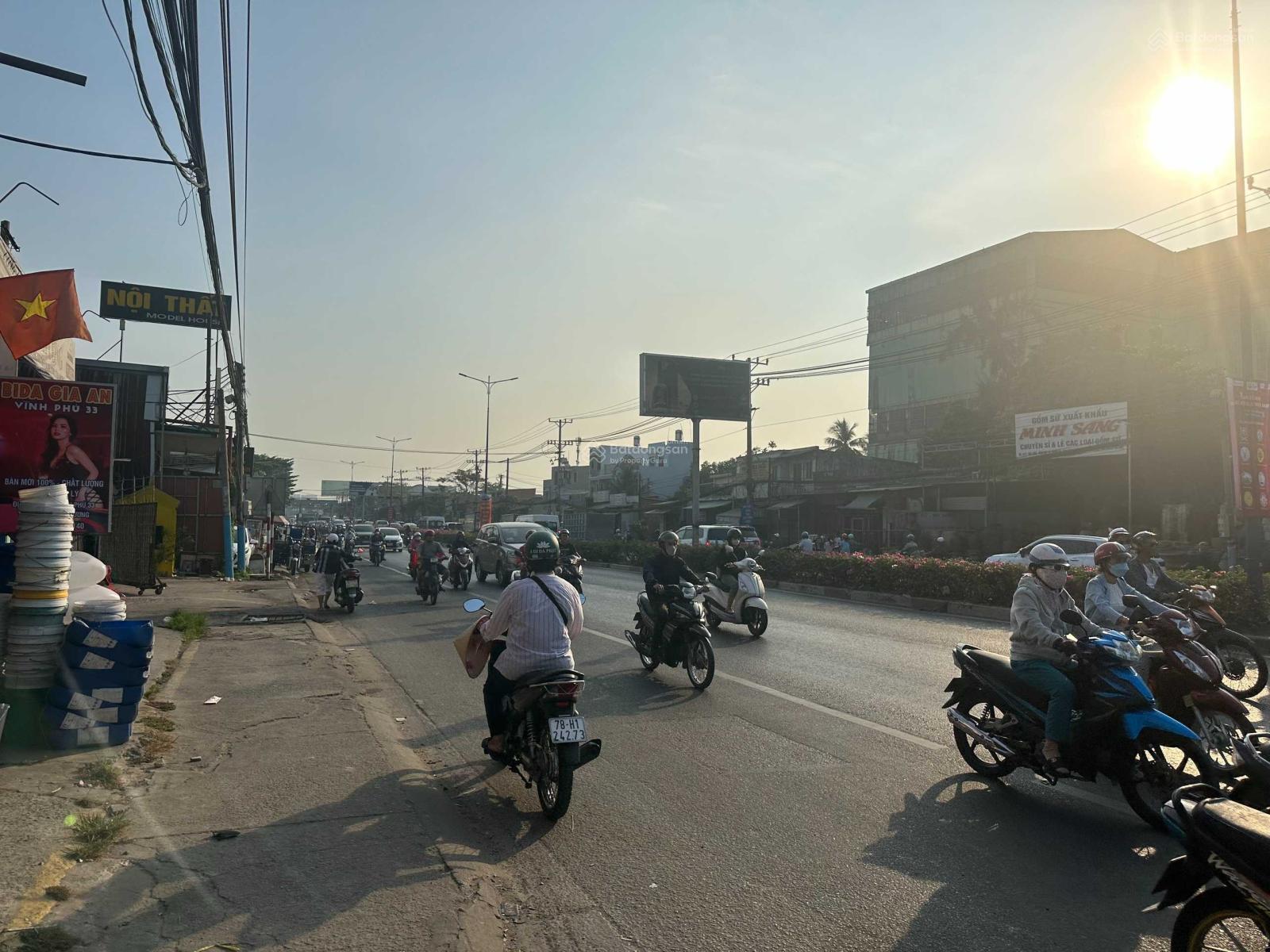 61m2 (4,5x13,5) đất mặt tiền sát Quốc Lộ 13 cách chỉ 100m đường thông Bờ bao Sông Sài Gòn-sổ riêng