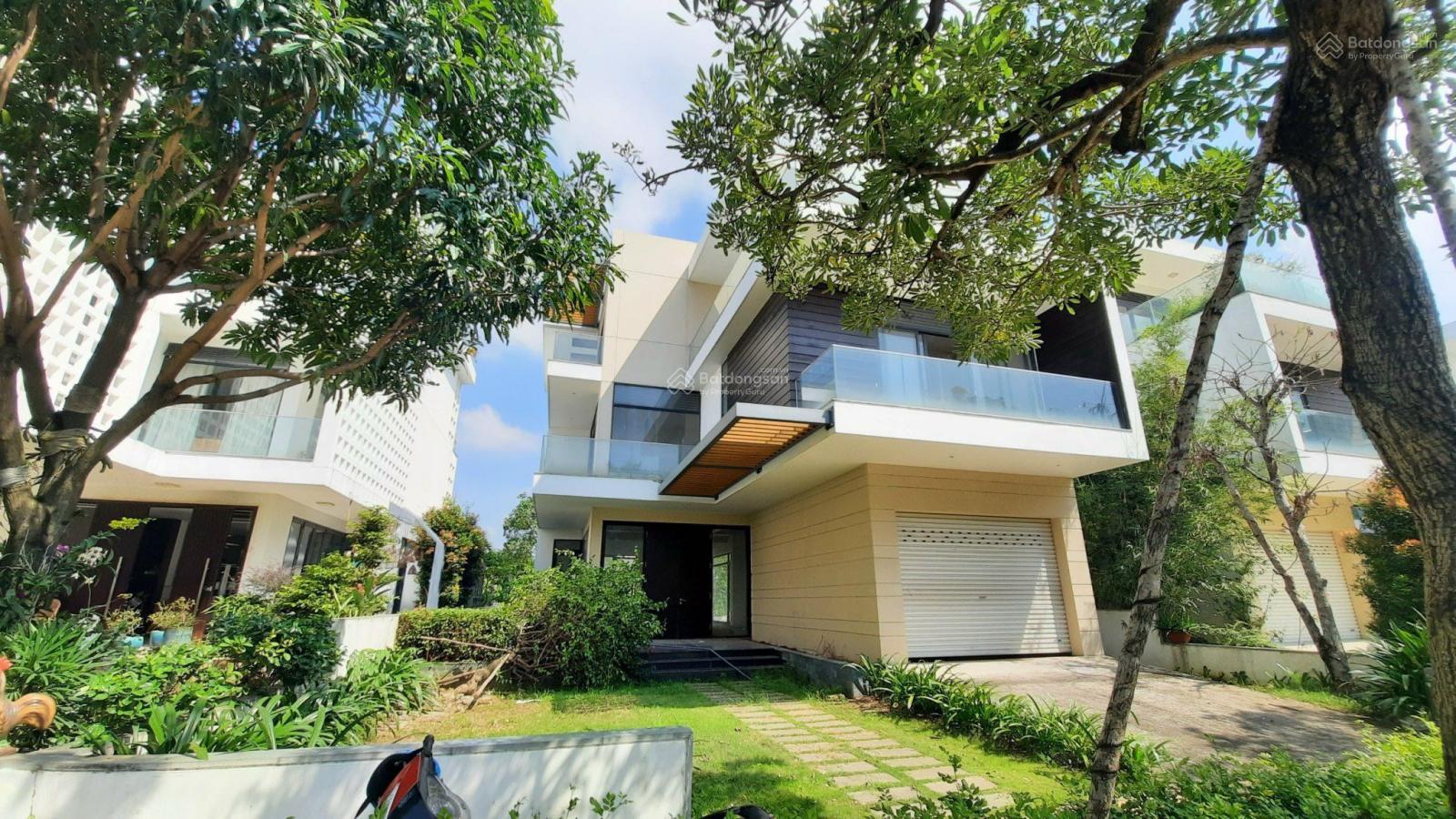 Biệt thự đơn lập 2 mặt tiền sông và công viên, DT đất 500m2, nhà hoàn thiện full nội thất. 58 tỷ