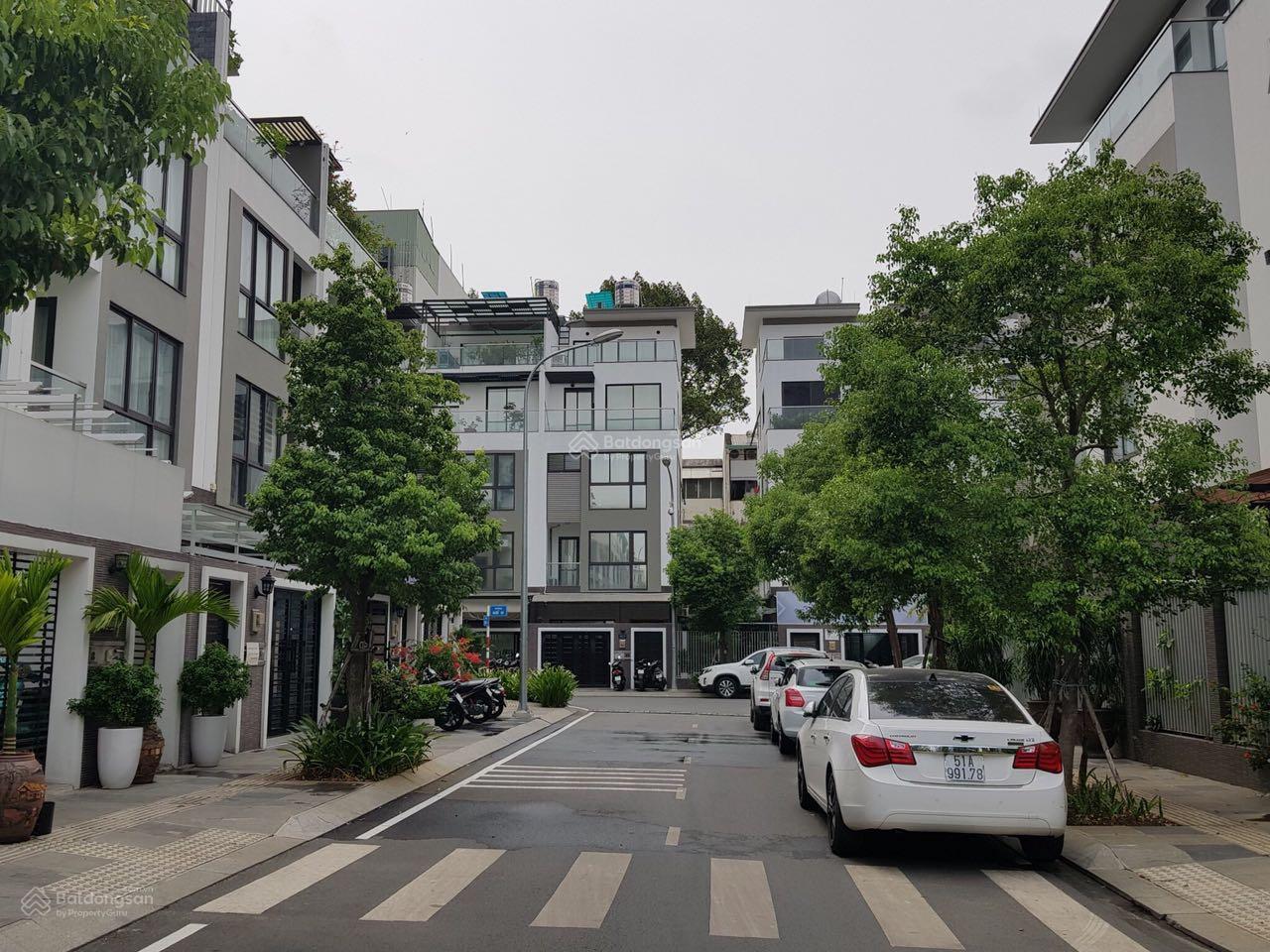 Bán gấp nhà 3 lầu mặt tiền Cư Xá Lữ Gia 4m x 16m, HĐ thuê 30tr/ tháng 14.5 tỷ Bán gấp nhà 3 lầu mặt tiền Cư Xá Lữ Gia 4m x 16m, HĐ thuê 30tr/ tháng 14.5 tỷ