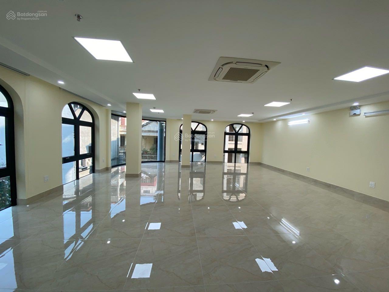 Cho thuê nhà phố Võ Chí Công - Tây Hồ, 80m2x6T, 2MT, lô góc, thông sàn, thang máy, ôtô đỗ thoải mái