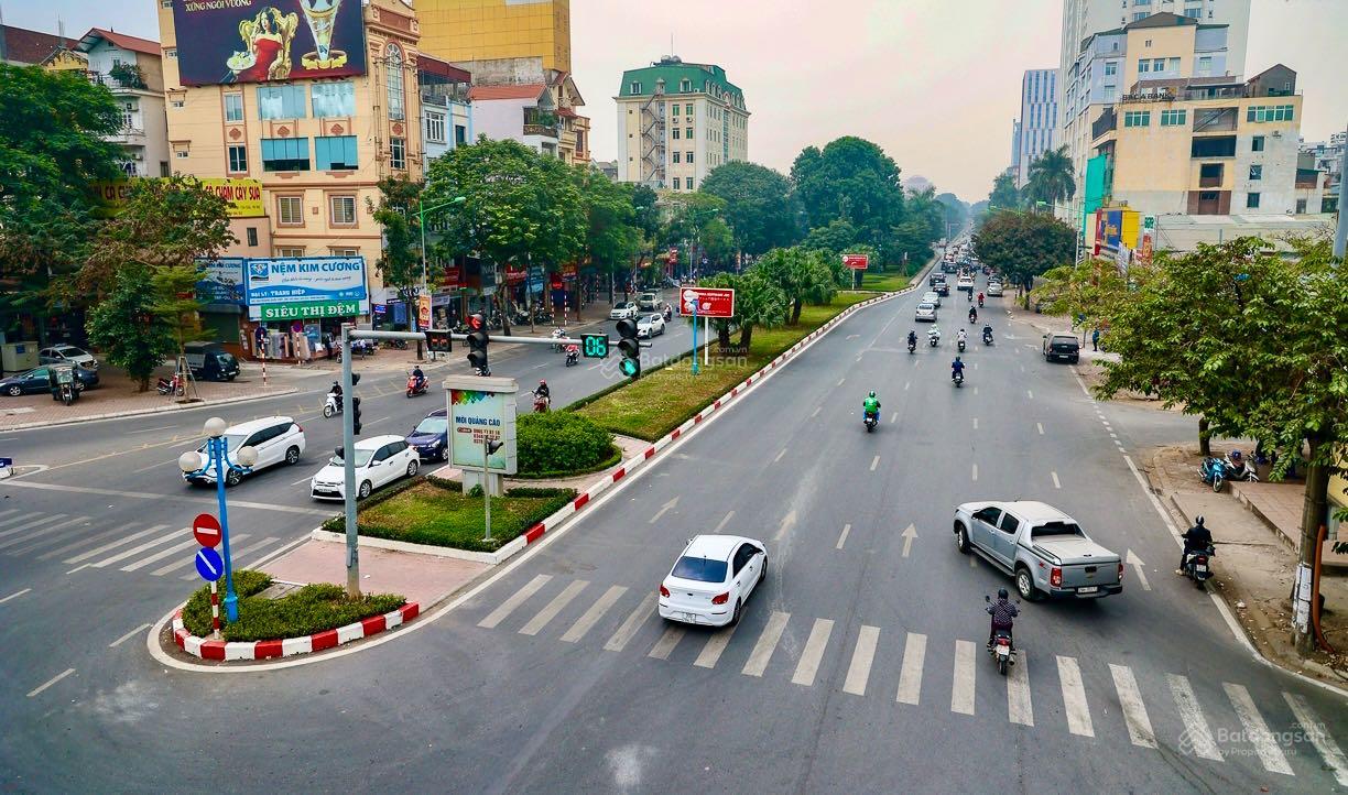 Cần bán nhà mặt phố Hoàng Quốc Việt, Cầu Giấy. DT sổ 85m2 x 6T, MT 5m vị trí đẹp, vỉa hè rộng