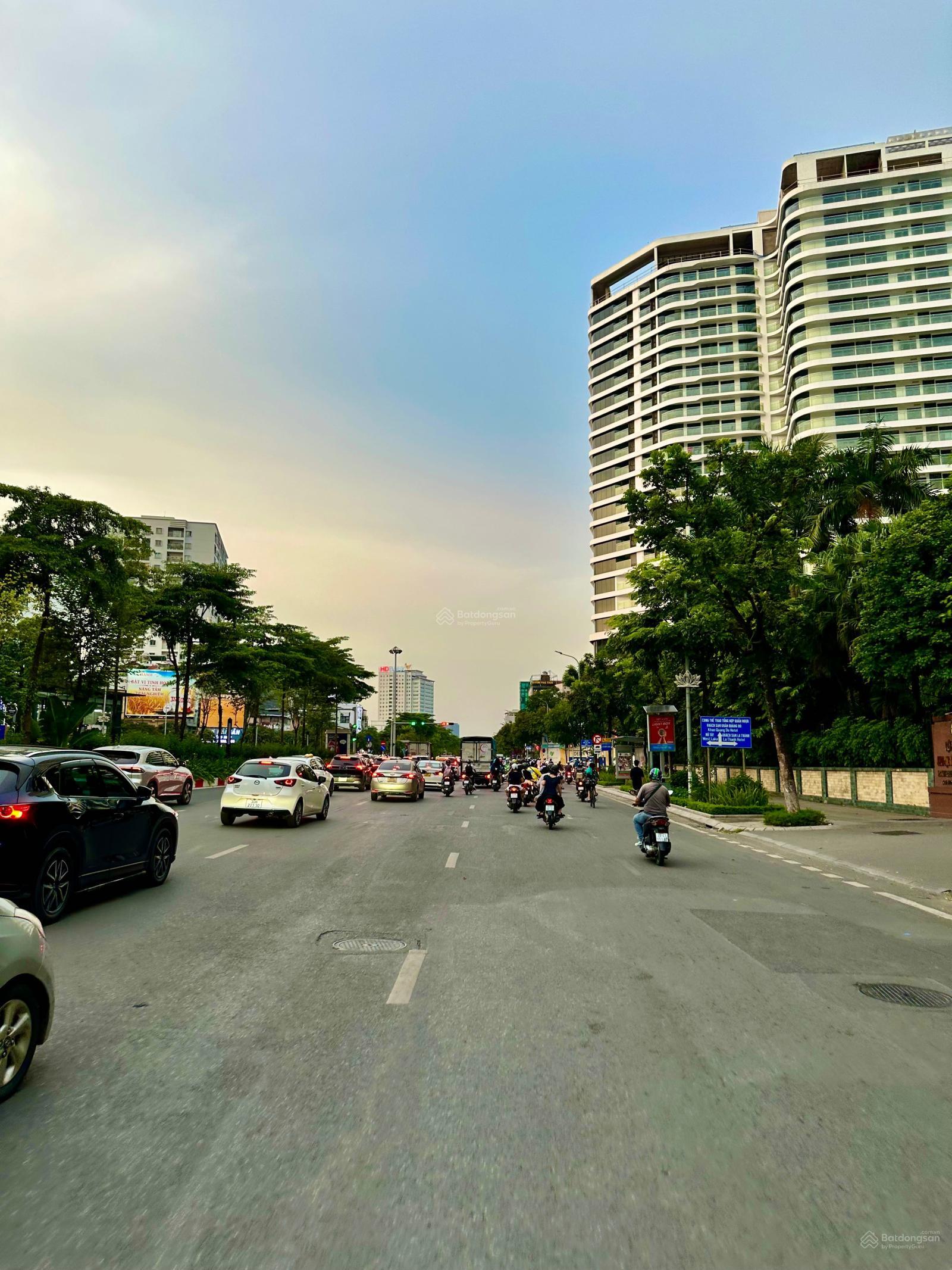 Cần bán nhà mặt phố Nguyễn Thái Học, Ba Đình. DT sổ 105m2 x 8T, MT 5m. Nhà nằm đoạn đẹp nhất phố