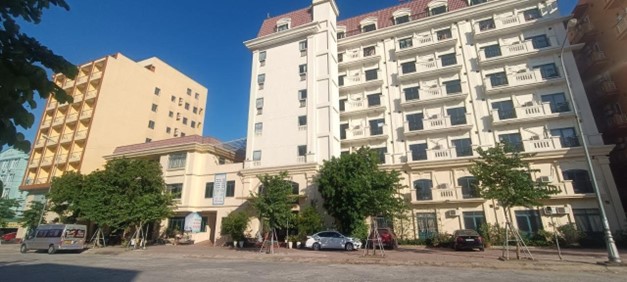 Bán khách sạn Cửa Lò 1200m2, mặt tiền 60m, sổ đỏ đất ở lâu dài