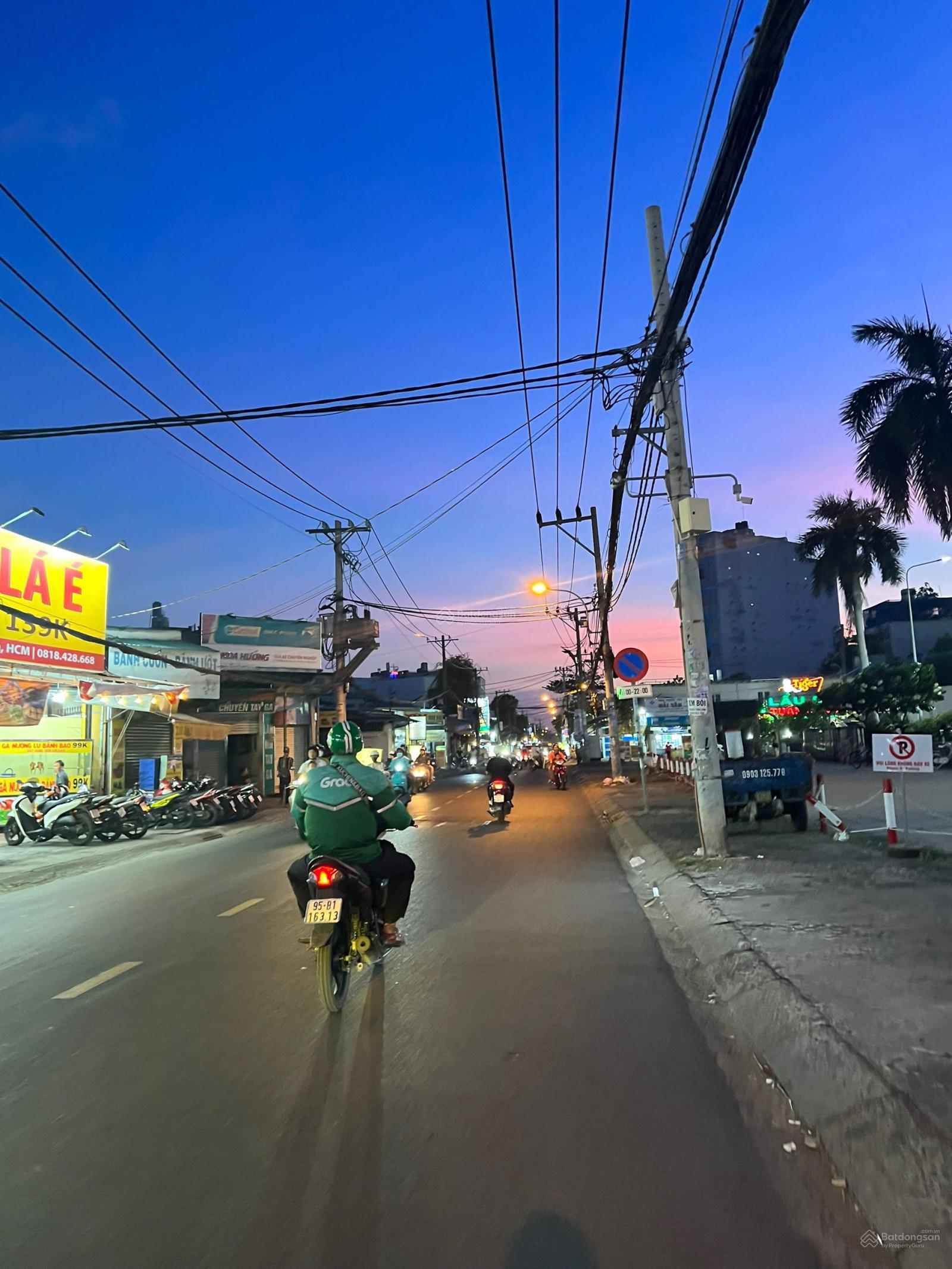 Bán gấp MTKD Thạch Lam. 9m x 19m cấp 4. Giá 18 tỷ