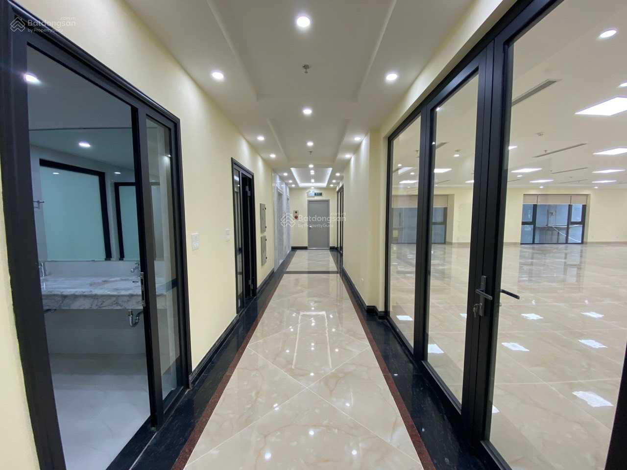 Bán tòa nhà văn phòng VIP mặt phố Tôn Đức Thắng DT 540m2 MT 22m. Giá 470 tỷ