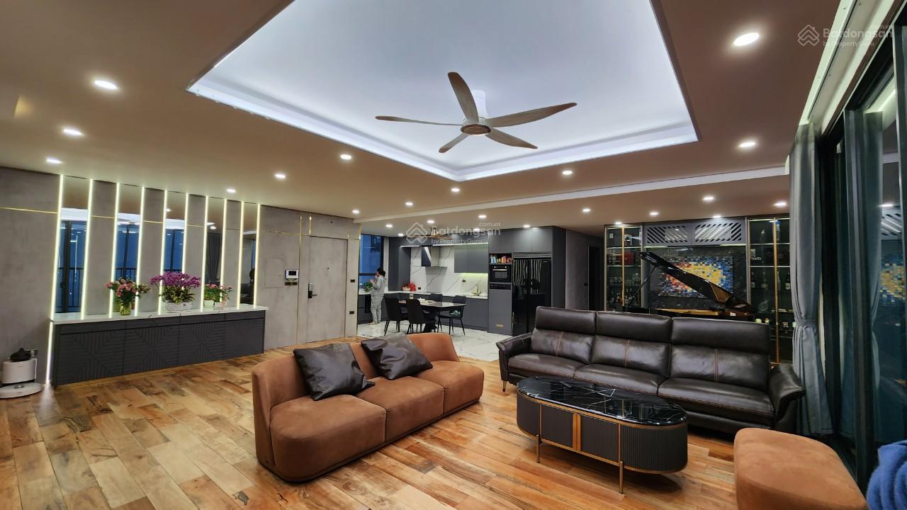 Cần bán gấp căn hộ 4PN Golden Palace 162m2 tầng trung ban công ĐN view thoáng, full đồ giá 10,9 tỷ