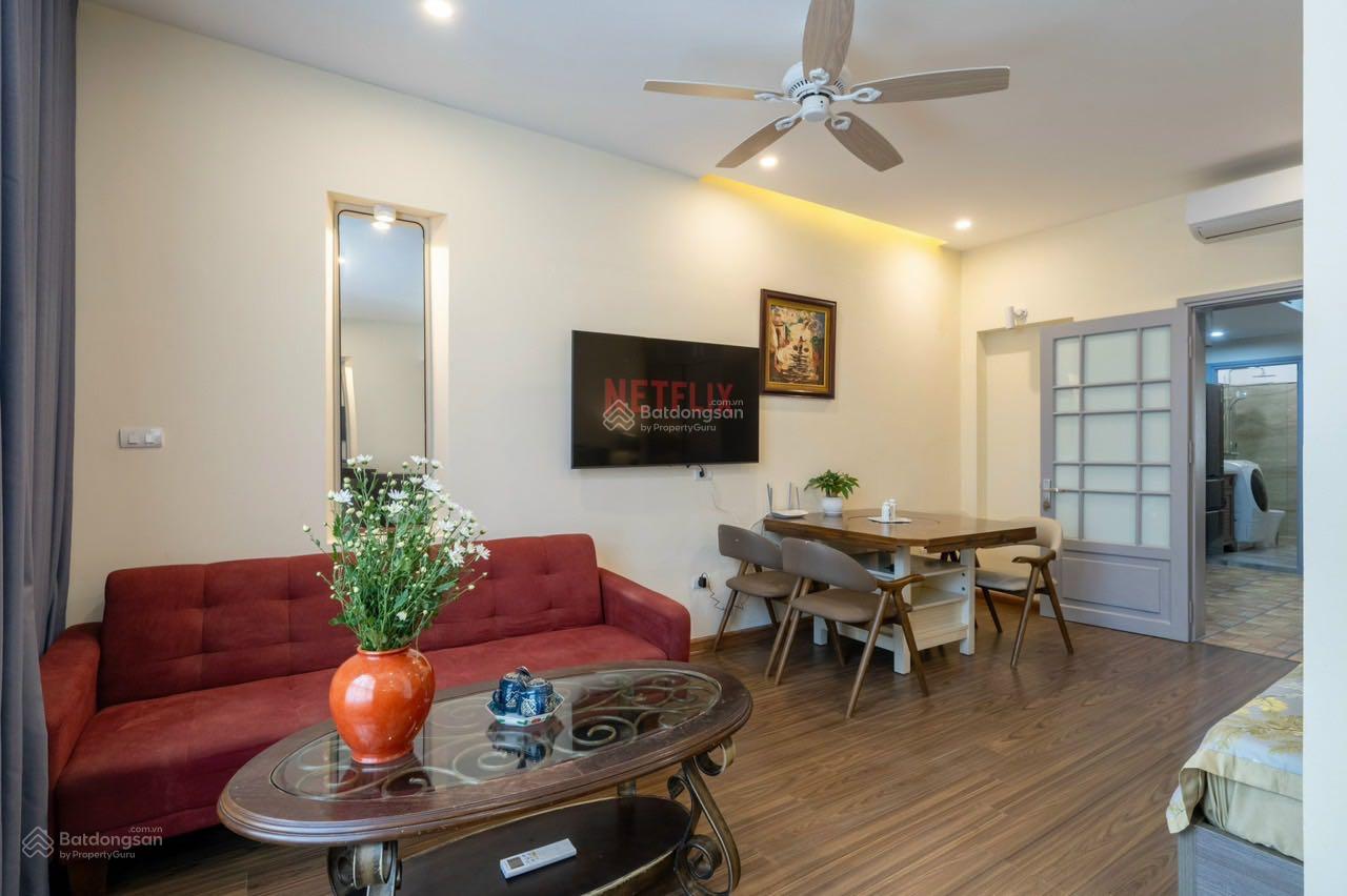 Cho thuê nhà MP Nam Ngư 65m2 x 4T, MT 5.5m, riêng biệt, thang máy, nội thất cao cấp