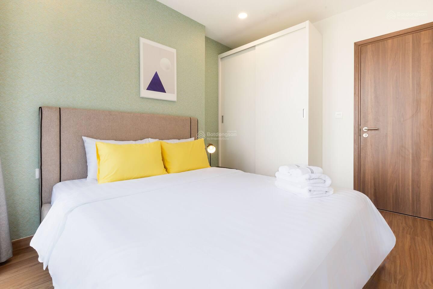 Cho thuê 3 phòng ngủ, 2WC, 95m2, full nội thất. Eco Green, View pháo hoa. Giá 22 triệu/tháng