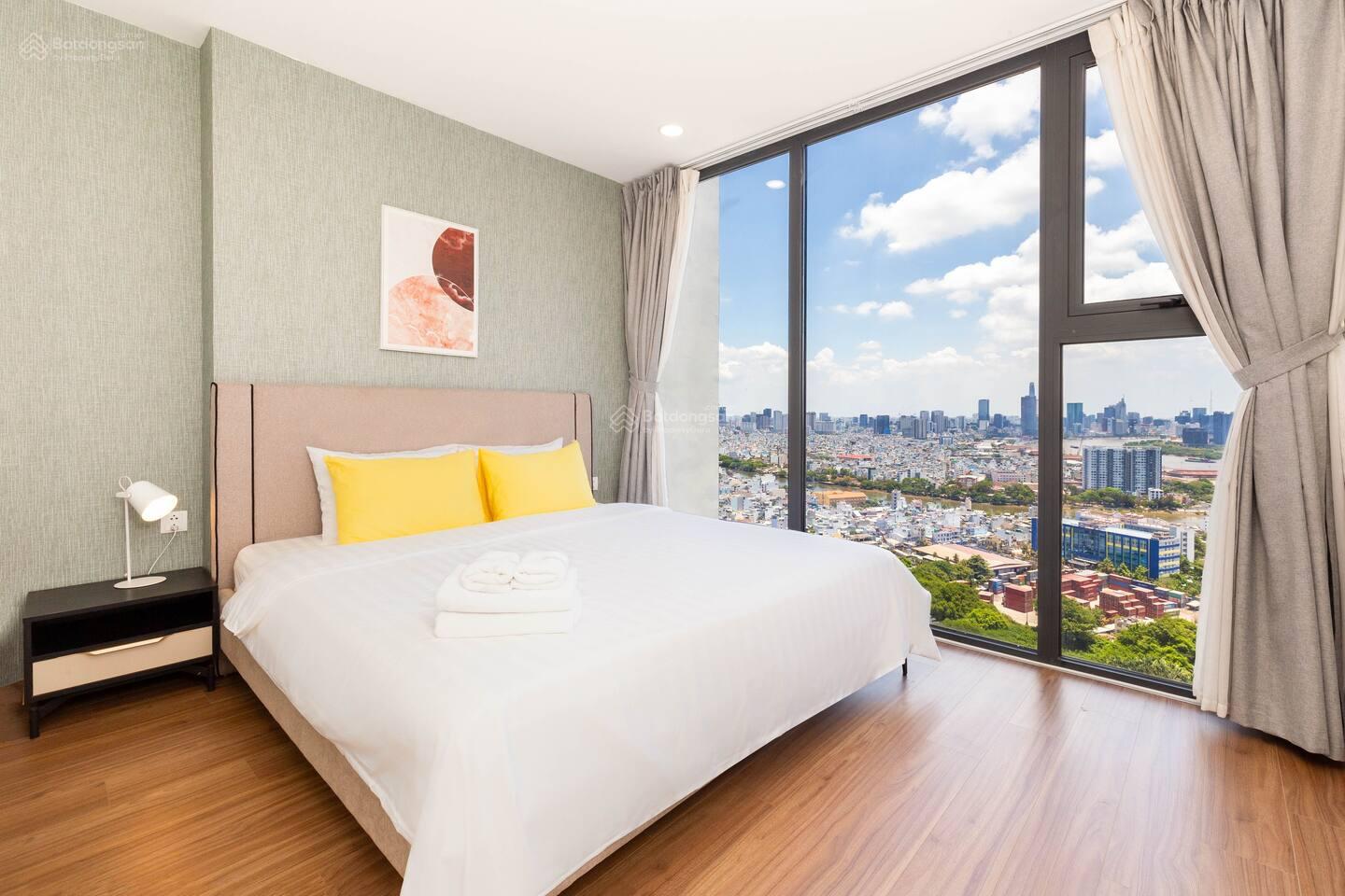 Cho thuê 3 phòng ngủ, 2WC, 95m2, full nội thất. Eco Green, View pháo hoa. Giá 22 triệu/tháng