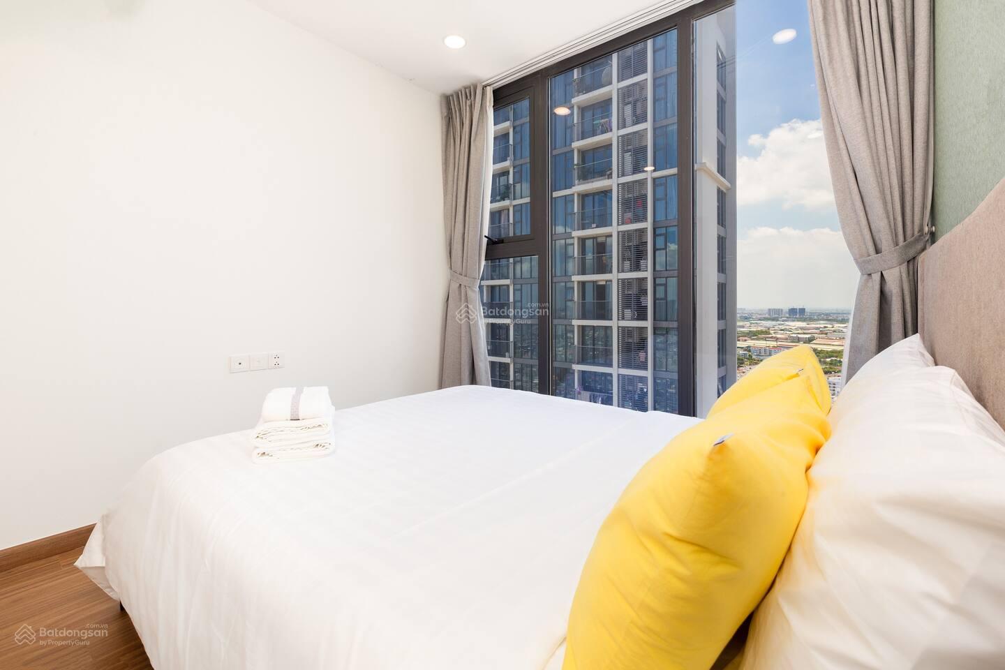 Cho thuê 3 phòng ngủ, 2WC, 95m2, full nội thất. Eco Green, View pháo hoa. Giá 22 triệu/tháng