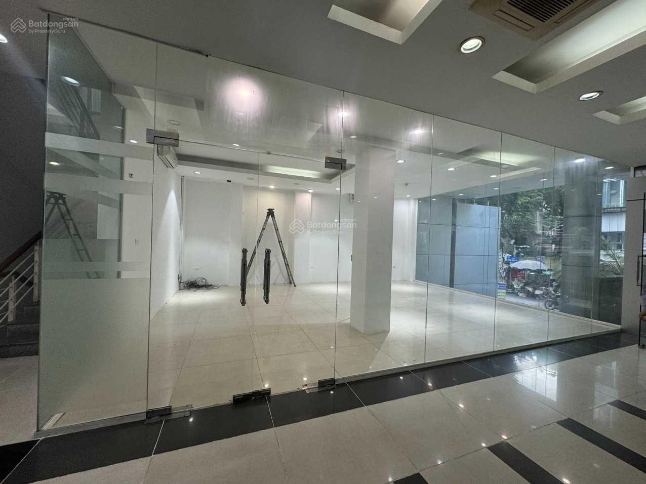 Cho thuê văn phòng giá chỉ từ 390.000VNĐ/m2 trung tâm Q Hoàn Kiếm. Trực tiếp CĐT: 0946 430 ***