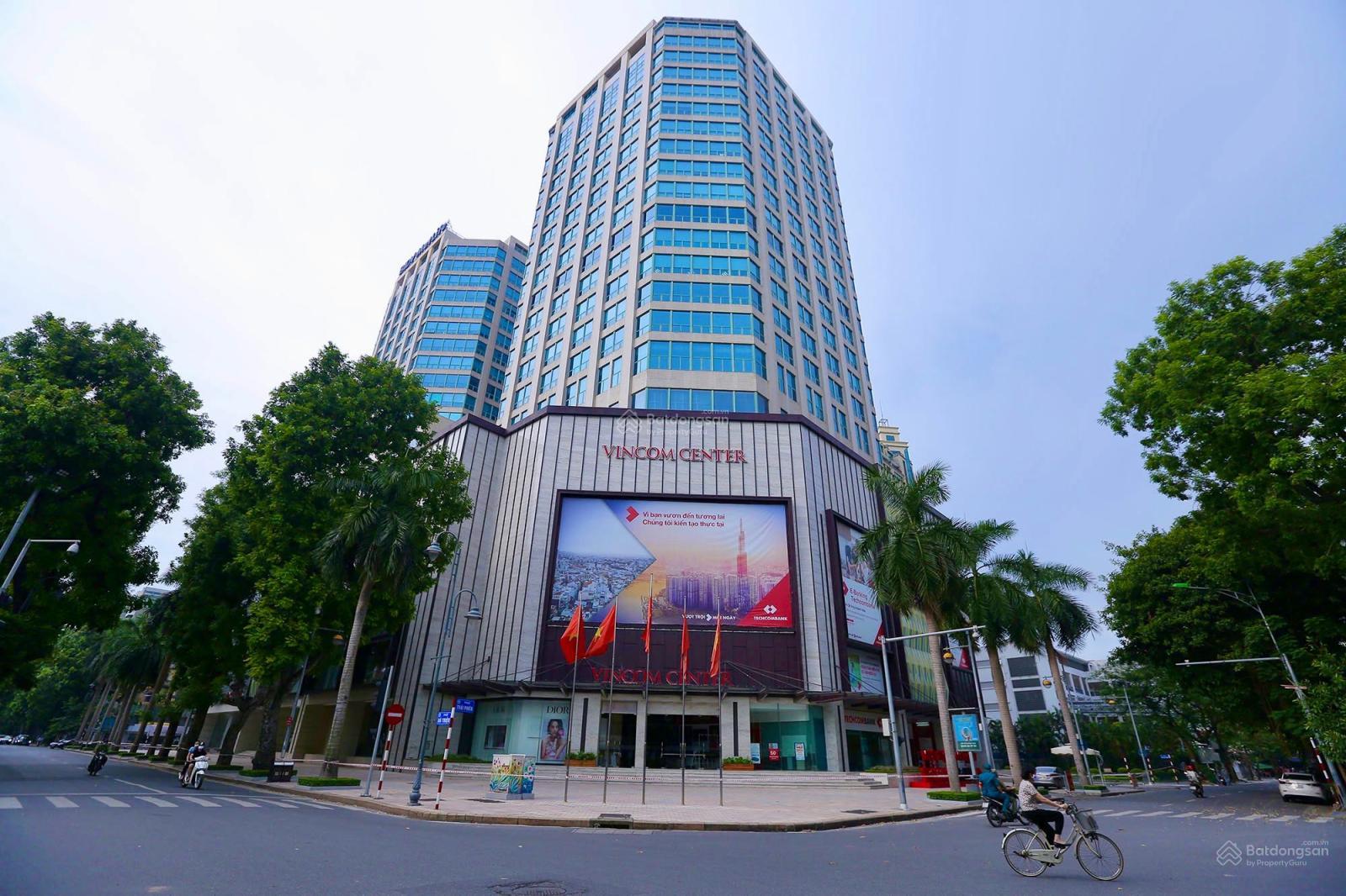 Cần bán nhà mặt phố Bà Triệu, Hai Bà Trưng. DT sổ 240m2 x MT 10m. Vị trí đoạn đầu đẹp nhất phố