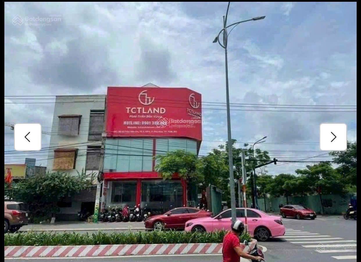 Nhà góc mặt tiền Trần Văn Ơn và D1, vị trí xe cộ đông đúc nhộn nhịp