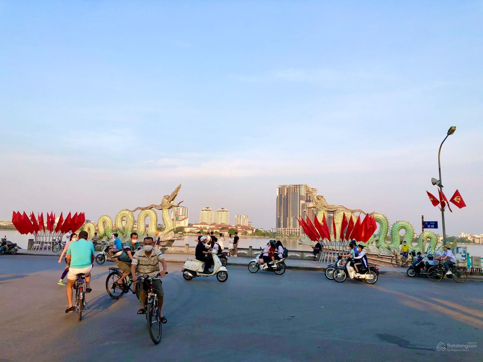 Cần bán nhà mặt phố Lạc Long Quân, Tây Hồ. DT sổ đỏ 160m2 x 5T, MT 8,5m. Vị trí đẹp, vỉa hè rộng 5m