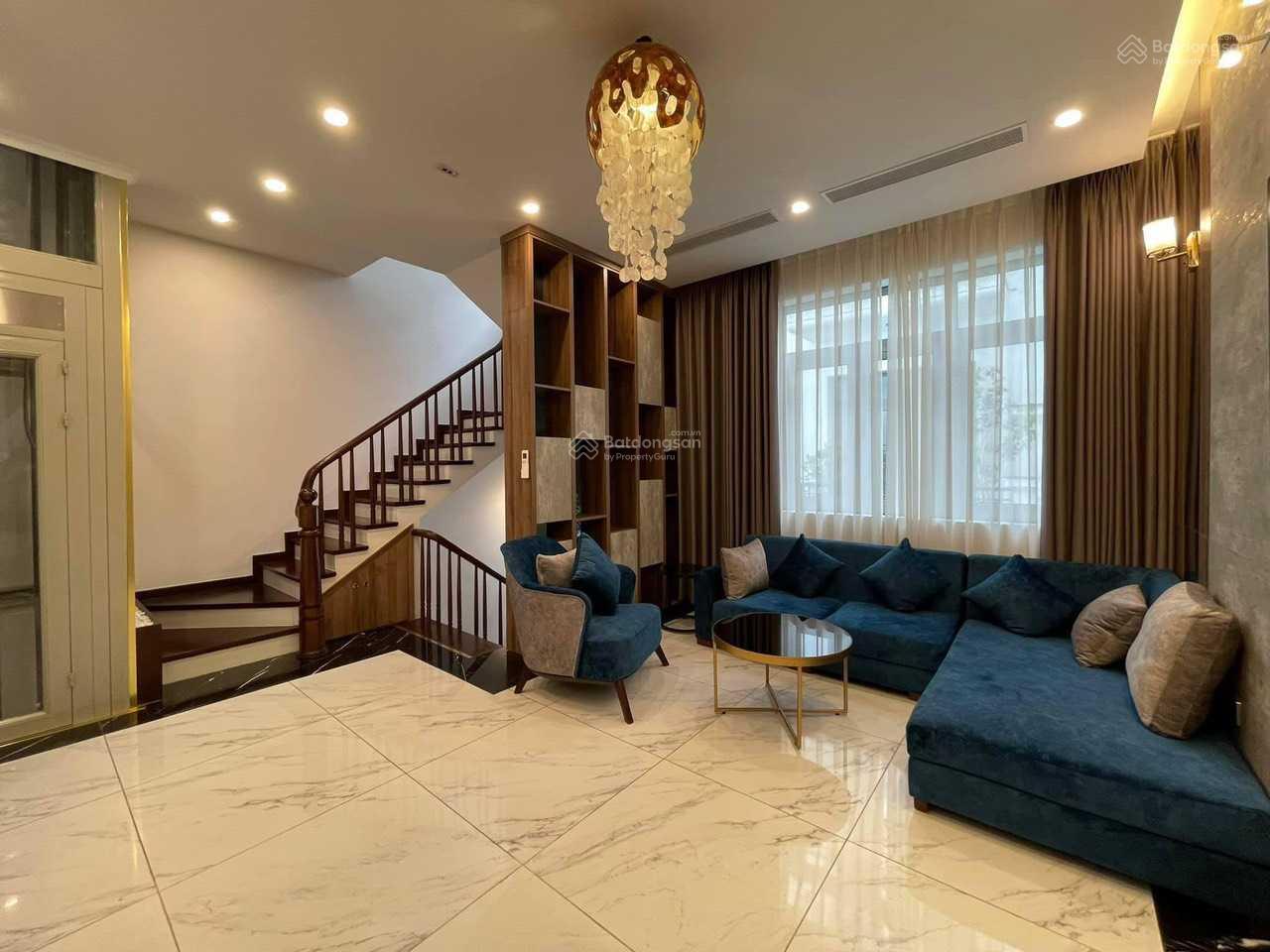 Cho thuê biệt thự song lập 152m2 hoàn thiện full nội thất có thang máy, gần hồ và trường Vin