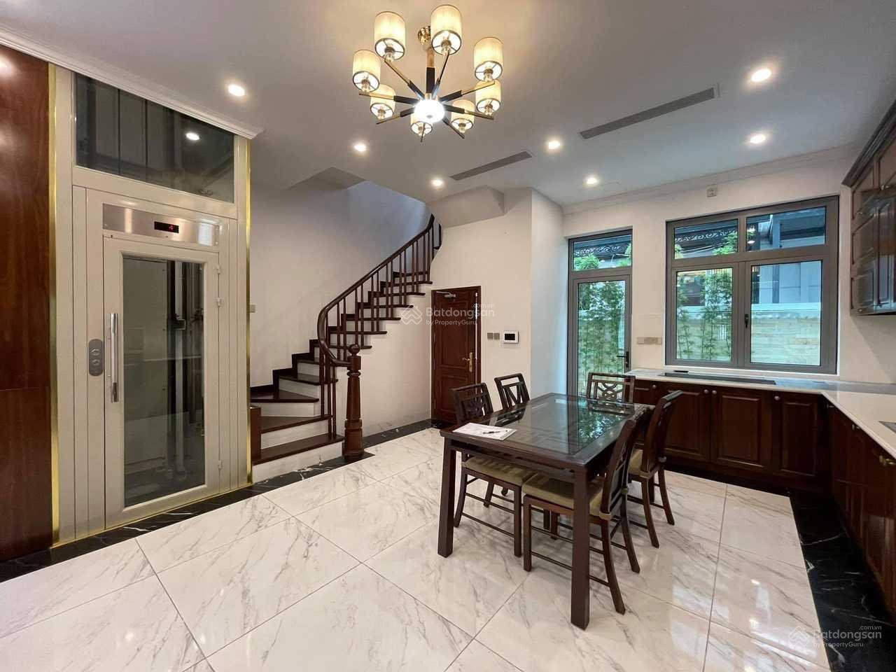 Cho thuê biệt thự song lập 152m2 hoàn thiện full nội thất có thang máy, gần hồ và trường Vin