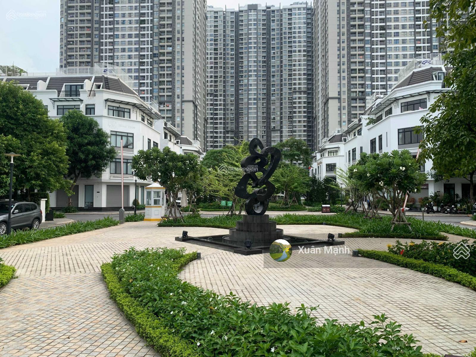 Lô biệt thự LK góc nhất 2 mặt thoáng, diện tích 192m2 nhà xây 4 tầng.Sân vườn siêu rộng.Giá 74,9 tỷ