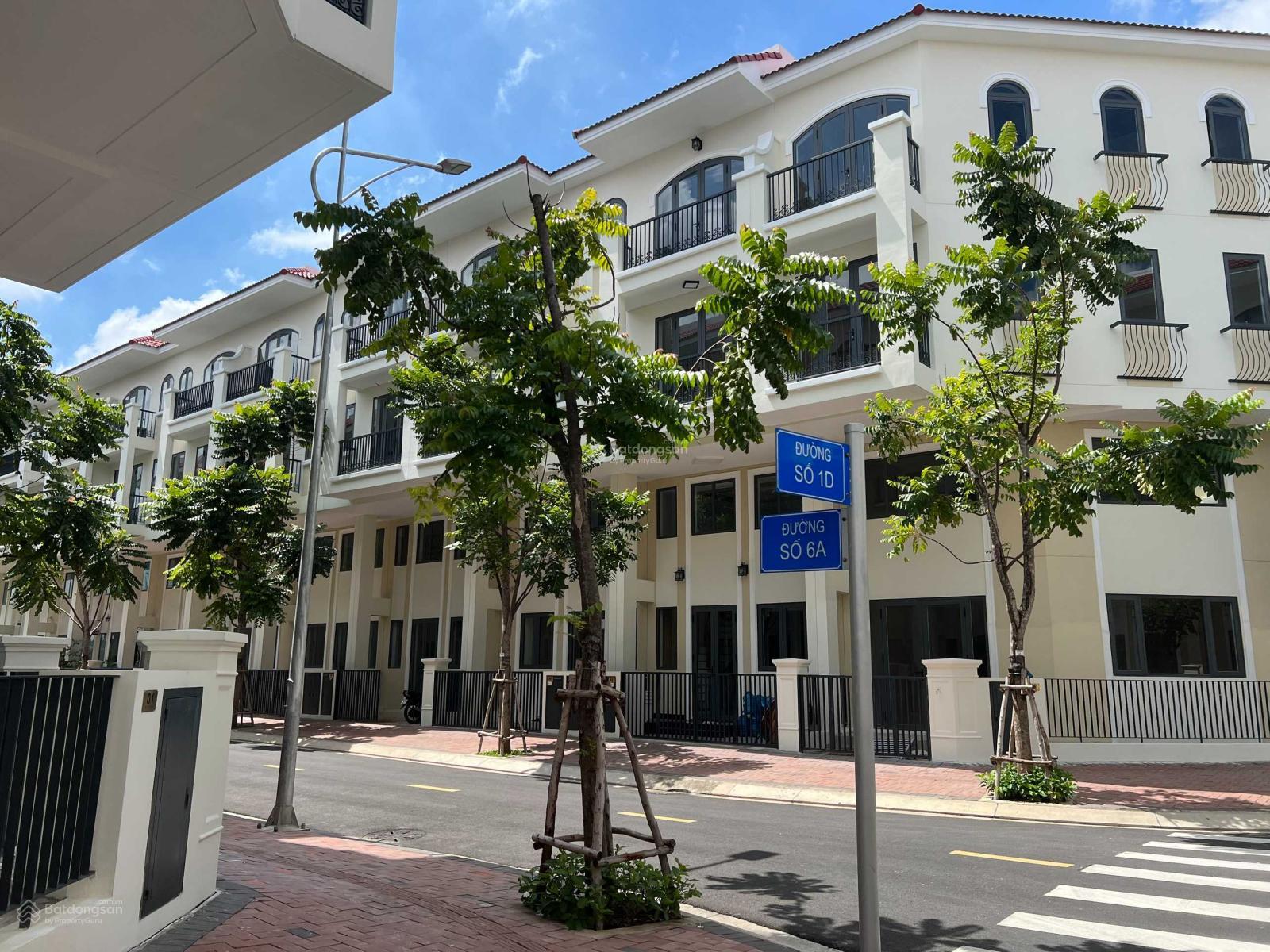 Kẹt tiền bán gấp nhà phố dự án Senturia Nam Sài Gòn, giá 6,39 tỷ, sổ hồng, ngân hàng cho vay 80%