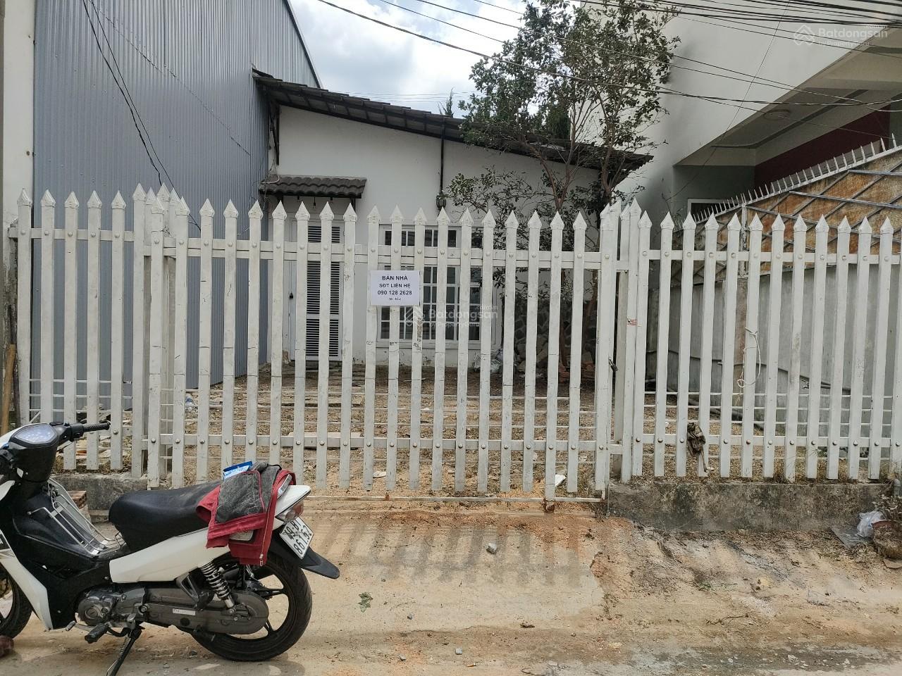 Cần bán nhà cấp 4 đường Ngô Thì Sỹ, Đà Lạt. Đất vuông vắn, full thổ cư, hẻm ô tô vào tận nhà