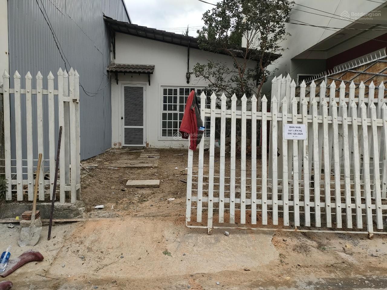 Cần bán nhà cấp 4 đường Ngô Thì Sỹ, Đà Lạt. Đất vuông vắn, full thổ cư, hẻm ô tô vào tận nhà