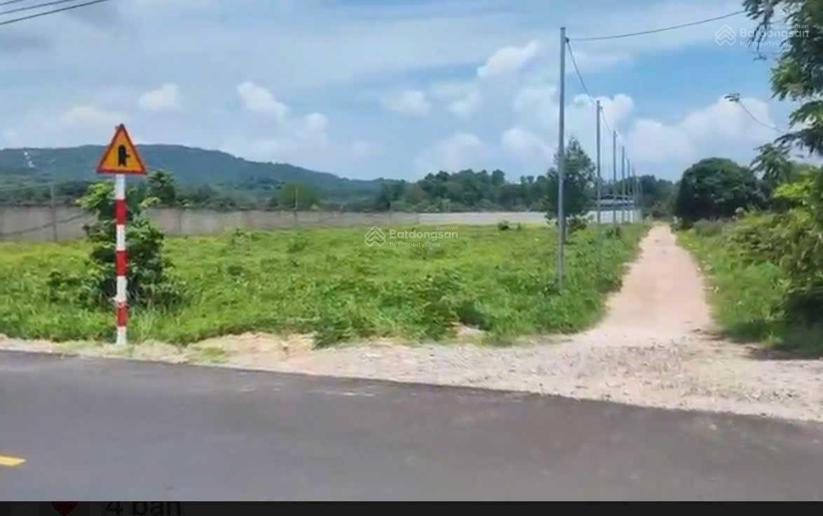 Đối diện chợ Tân Hoà, 25x38/300m2 TC, 5,7tỷ đường nhựa xe container, view núi