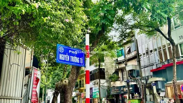 Cần bán nhà mặt phố Nguyễn Trường Tộ, Ba Đình. DT 130m2 x 6T, MT 6m. Vị trí rất đẹp, KD sầm uất