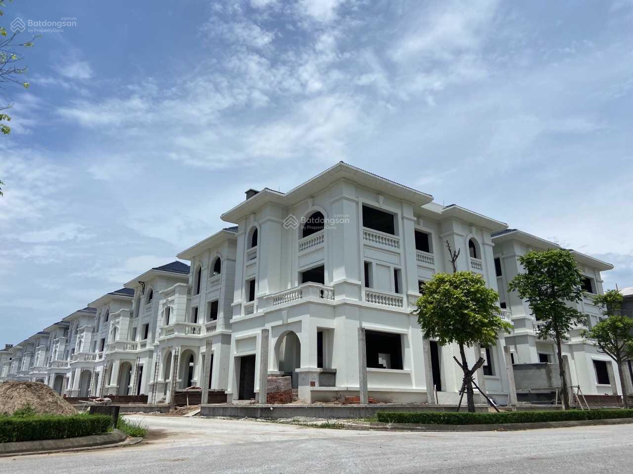 Chủ đi nước ngoài định cư bán gấp BT lô góc 240m2 ĐN giá từ 150tr LH ms Thu 0986 535 ***