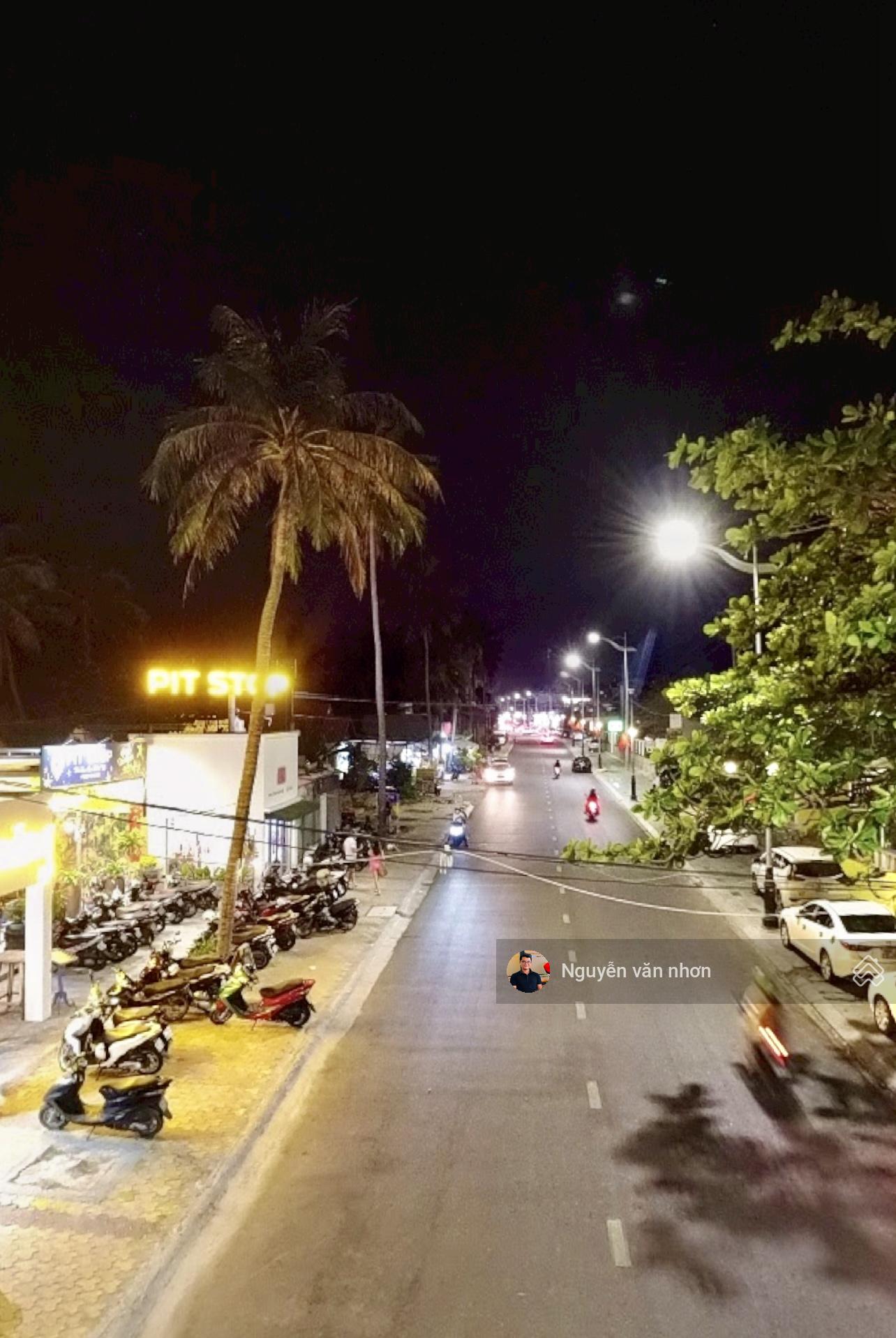 Mặt biển Nguyễn Đình Chiểu, Hàm Tiến